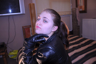 girl-leather-glove-fist-knuckles-tight-grey-room-